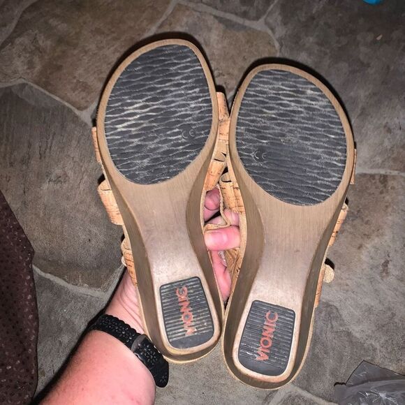 Vionic strappy tan wedge ortho arch support size 7 sandals - Picture 2 of 4